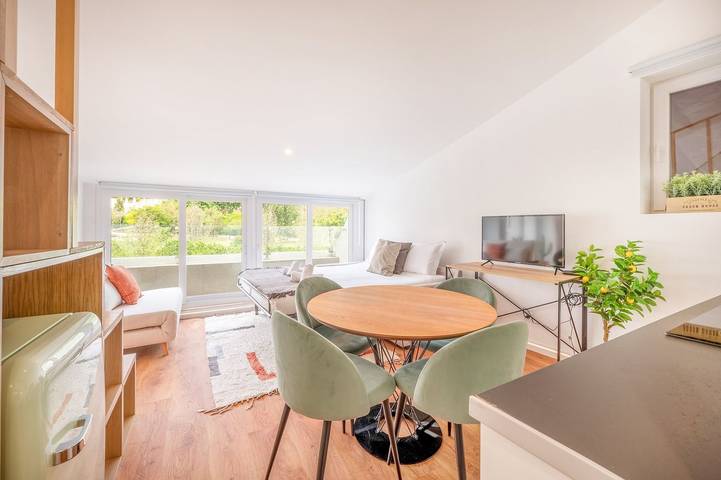 Holiday rental for 3 people, with balcony in Lisbon