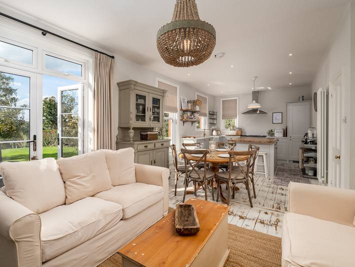Stunning Modern Countryside Home | PassTheKeys® in Abbots Langley, Hertfordshire