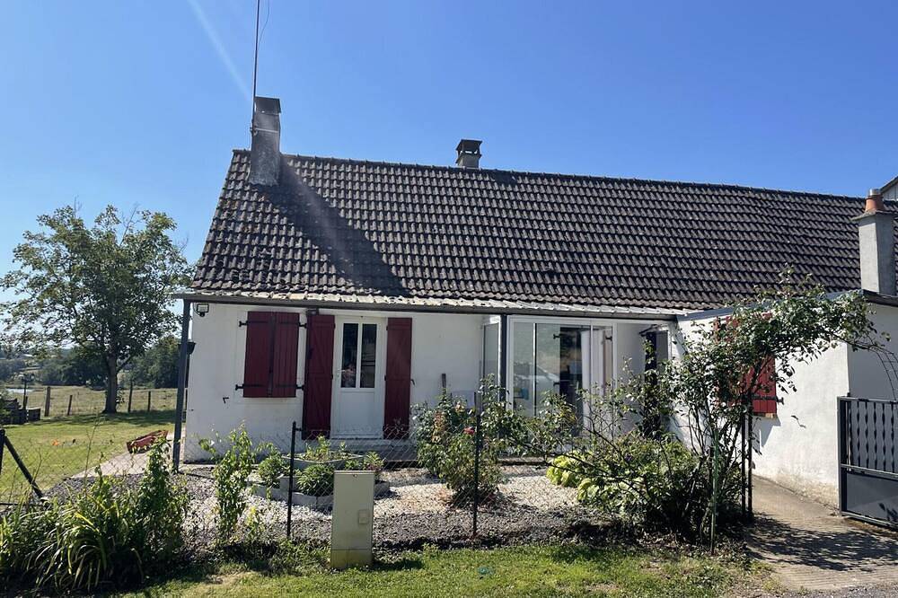 Renoviertes Bauernhaus mit privatem Teich, Haustiere erlaubt in Isle-et-Bardais, Montluçon und Umgebung