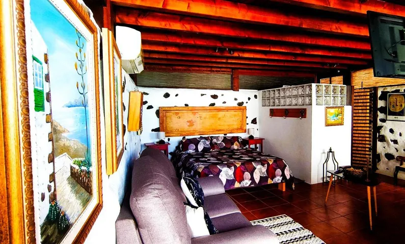 Holiday apartment for 2 people, with view and garden as well as pool - 1
