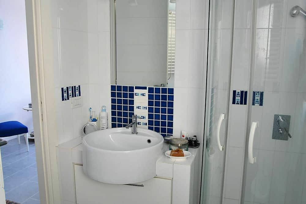 Schönes alleinstehendes Ferienhaus mit  W-Lan, Klimaanlage, Tv, Terrasse und Haustiere erlaubt in Sperlonga, Latina Provinz