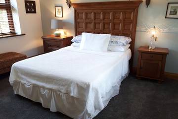 Log Cabin for 2 People in Killarney, Iveragh Peninsula, Photo 1