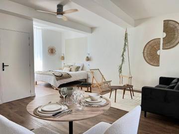 Gîte pour 2 personnes, avec jardin ainsi que terrasse et vue, animaux acceptés à Blaye