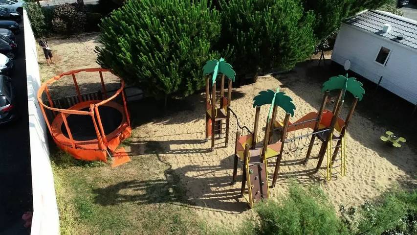 Camping für 4 Personen, mit Terrasse in Vendée - 4