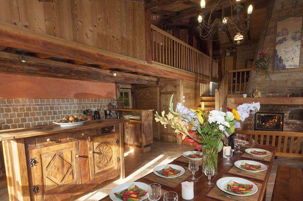 Chalet Gîte,  charme et caractère dans une  ambiance montagne cosy. in Bozel, Massif de la Vanoise
