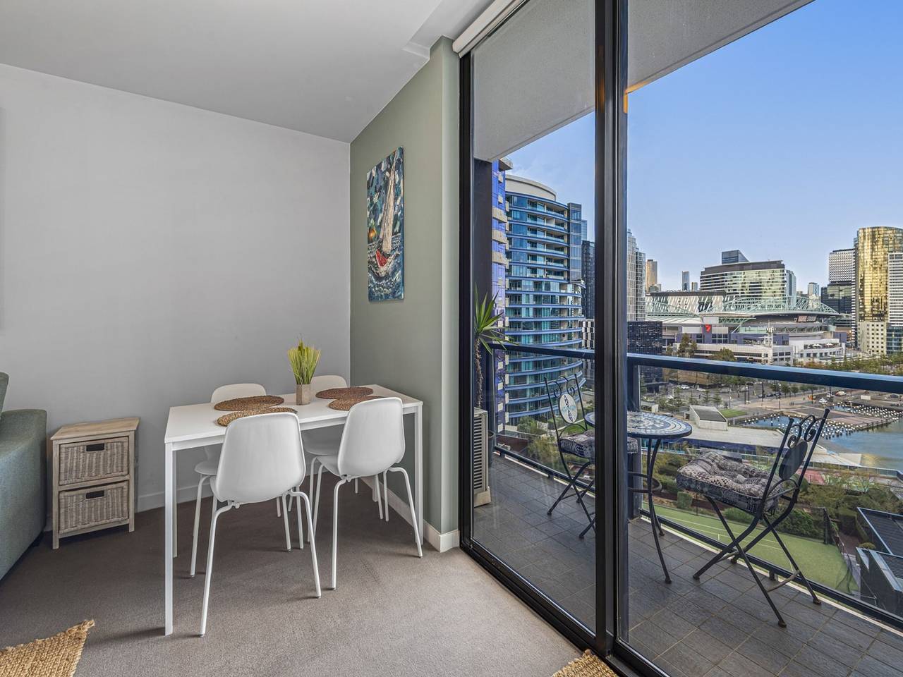 Entire apartment, Docklands Waterfront Elegance with Cityscape Views in Docklands, Melbourne