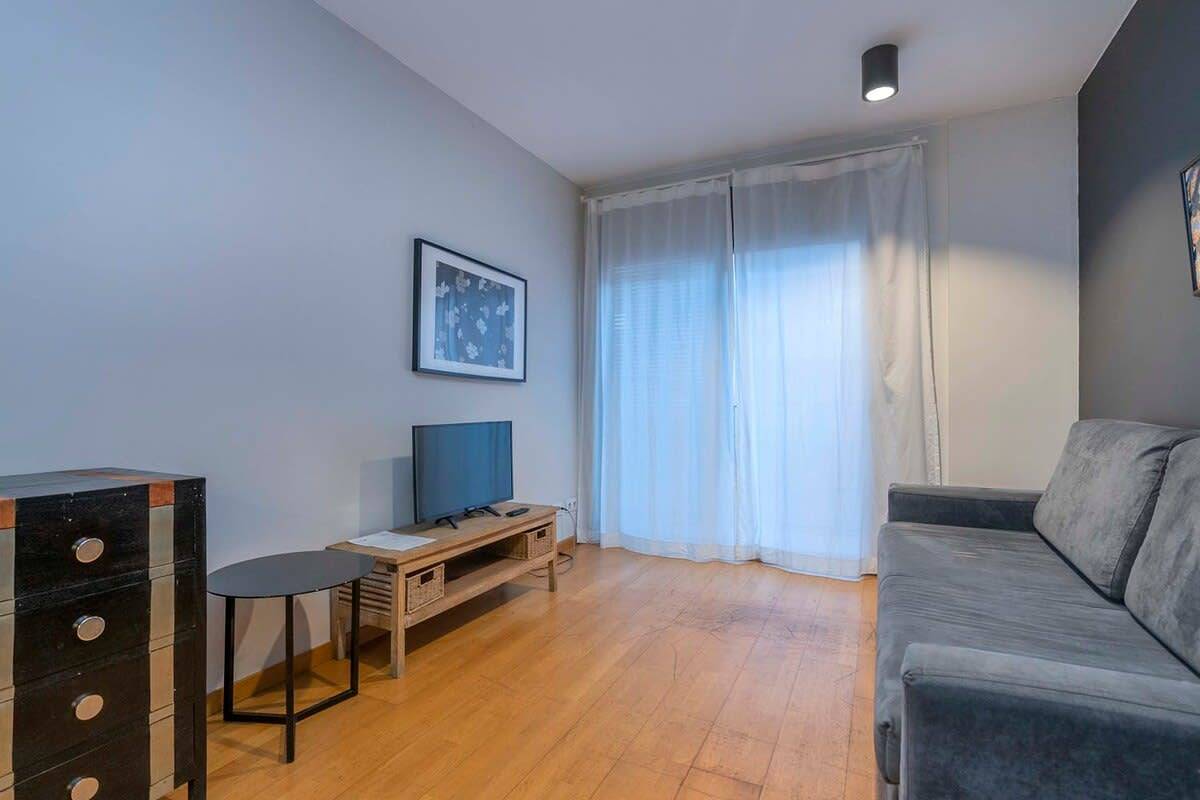 Apartamento entero, Apartamento de vacaciones para 5 personas con balcón/terraza in Centro Barcelona, Barcelona