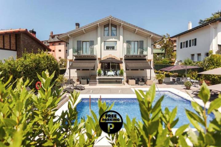 Pension voor 2 personen, with whirlpool and zwembad as well as tuin in San Sebastian