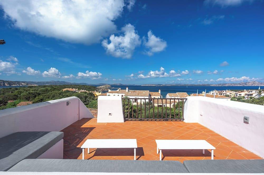 Appartamento intero, Villa con Rooftop e Giardino Privato a 200 metri dalla spiaggia in Capo Ferro, Arzachena