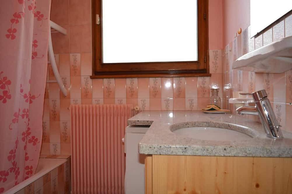 Apartamento entero, 1.o piso, vista pistas, balcón, chimenea o estufa a leña, parking, tv, 45m², Le Grand Bornand in Chinaillon, Le Grand-Bornand