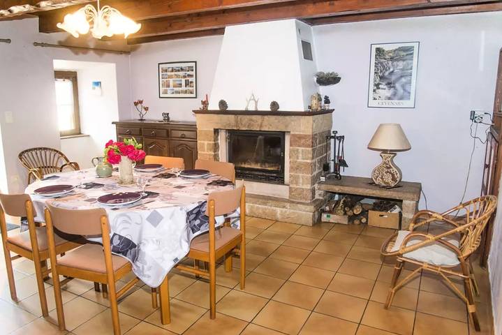 Gîte pour 7 personnes, avec Balcon ainsi que Jardin et Piscine à Saint-Pierre-des-Tripiers - 3