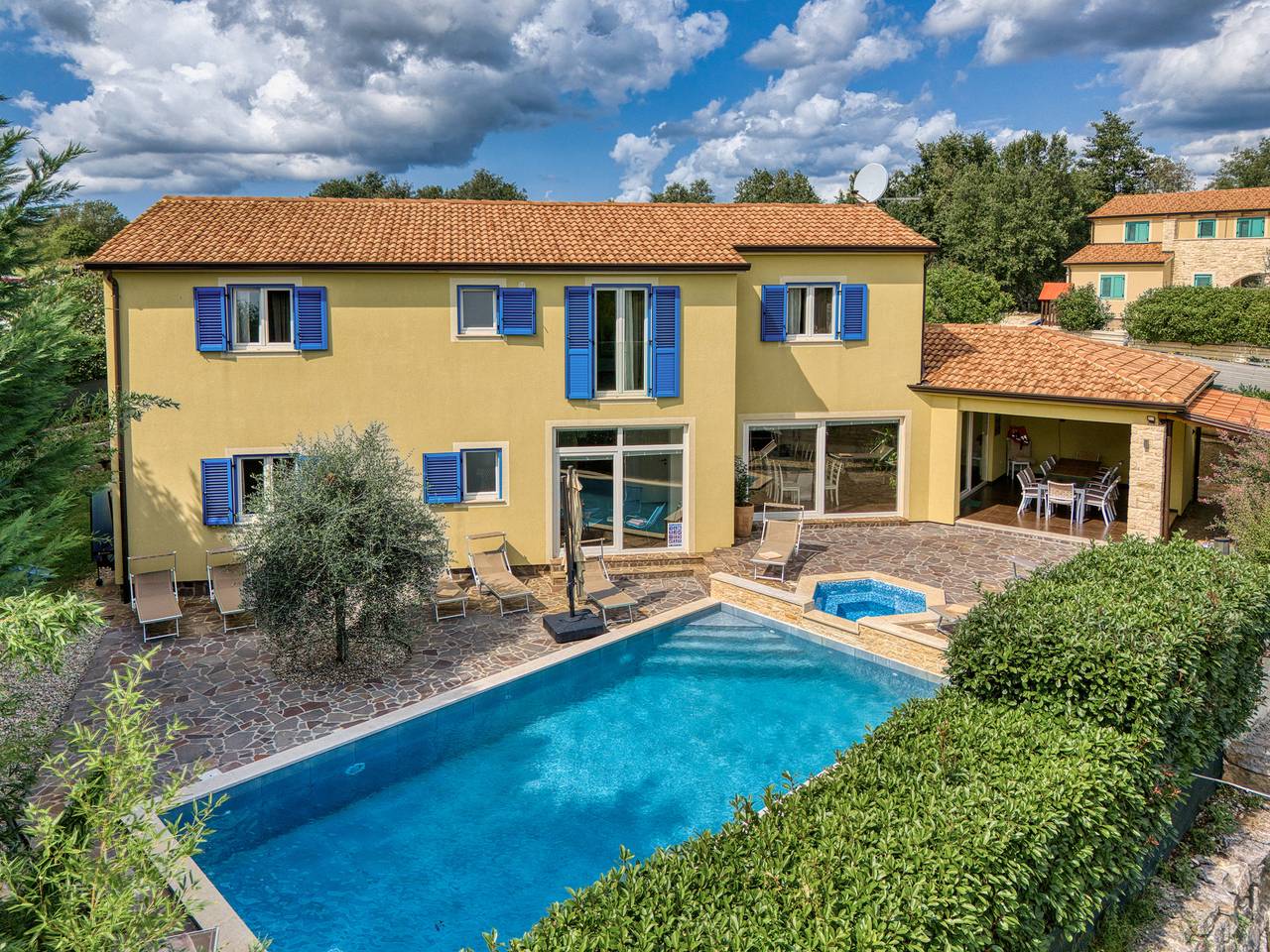 Villa für 14 Personen mit Balkon in Žminj, Zentralistrien