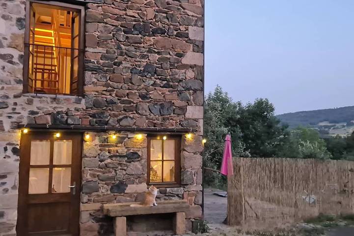 Gîte pour 4 personnes, avec Terrasse et Piscine à Saint-Julien-sur-Bibost