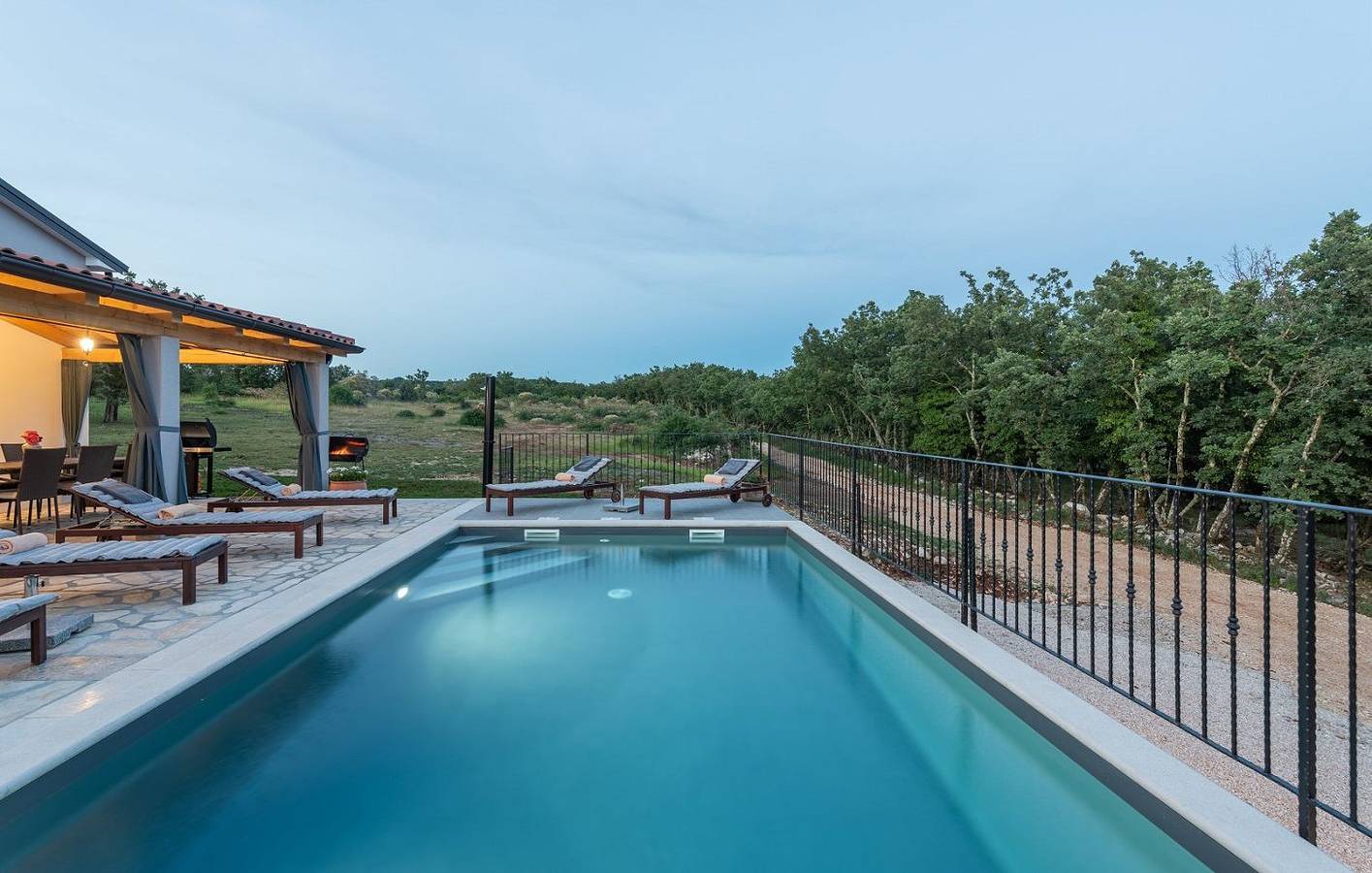 Hundefreundliche Finca mit beheiztem Privatpool, Lounge-Bereich, Grill, Waschmaschine in Buje, Zentralistrien
