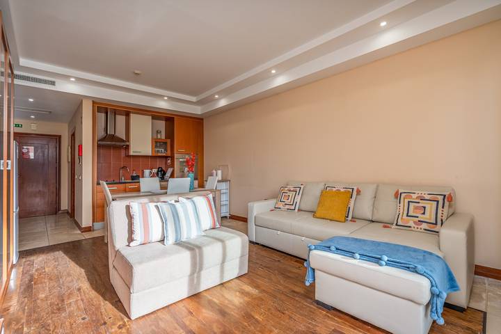 Ganze Wohnung, Apartment „Casa Soeiro“ mit Gemeinschaftspool, Wlan und Klimaanlage in Estômbar, Estômbar e Parchal