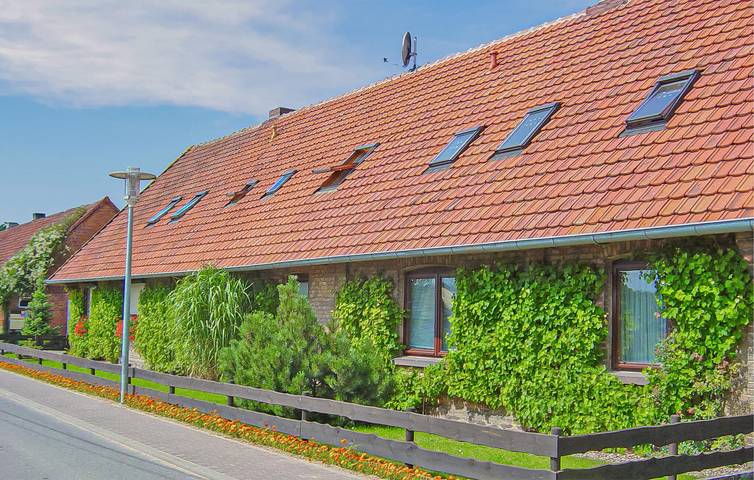 Ganze Ferienwohnung, Gemütliche Wohnung mit Terrasse und Parkplatz, 1km zum See in Klein Pritz, Hohen Pritz