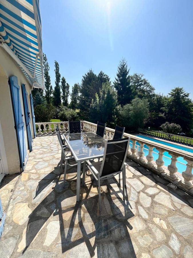 Location de vacances pour 2 personnes, avec vue et terrasse dans Mazirat - 3