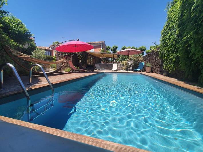 Maison de vacances pour 2 personnes, avec Terrasse et Jacuzzi ainsi que Jardin et Piscine à Viviers