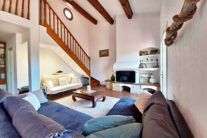 Ferienhaus für 8 Personen, mit Pool und Balkon