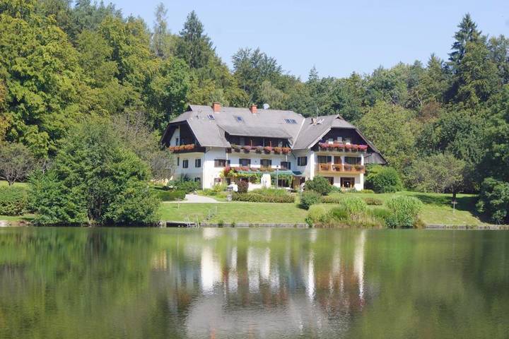 Ferienhaus für 2 Personen, mit Balkon und Terrasse sowie Garten und Seeblick in Schiefling am See