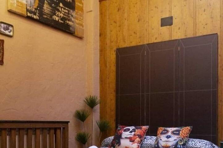 Entire apartment, Loft Industrial Junto A La Plaza Mayor, Wifi, A/A in Centro (Salamanca), Salamanca