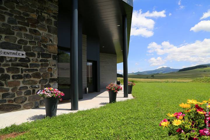 Gîte pour 11 personnes, avec terrasse ainsi que jacuzzi et jardin