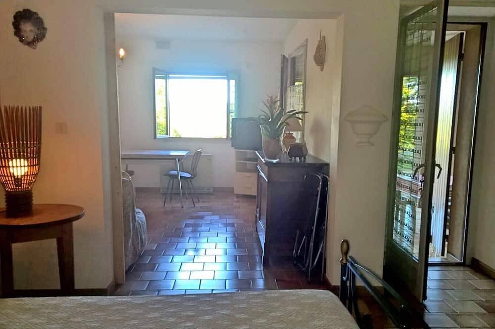 Appartement entier, Séjour au calme en Sud Ardèche à proximité plages et sites majeurs. in Joyeuse, Parc naturel régional des Monts d'Ardèche