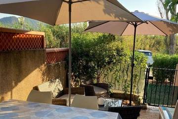 Gîte pour 2 personnes, avec terrasse dans Plage de Lava