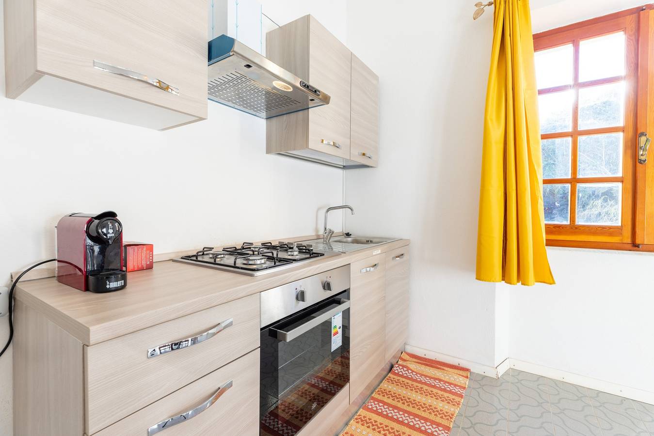 Casa Vacanze 'La Perla del Mare' con Vista Montagna, Giardino Privato e Wi-Fi in Olbia, Gallura