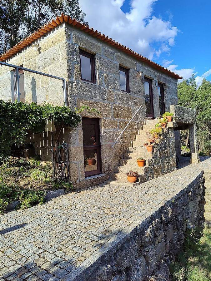 Location de vacances pour 5 personnes, avec piscine ainsi que vue et jardin dans Alpendurada - 3