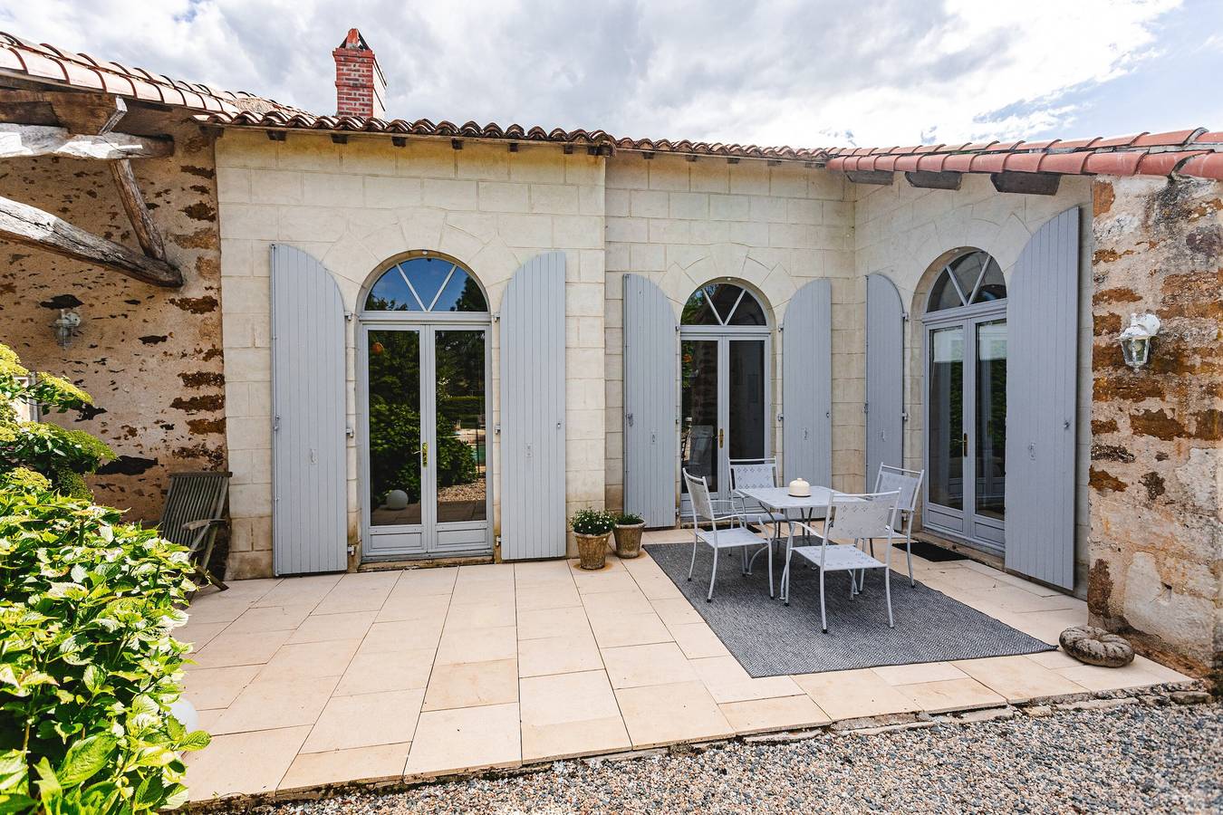 Casa vacanze 'Logis La Tour - Gîte Orangerie' con piscina privata, terrazza privata e Wi-Fi in Saint-Laurent-de-la-Salle, Fontenay-le-Comte