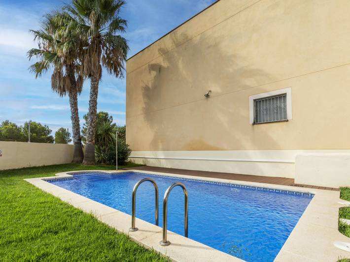 Appartamento per 5 persone, con terrazza e giardino nonché panorama, con animali domestici in Mont-roig del Camp