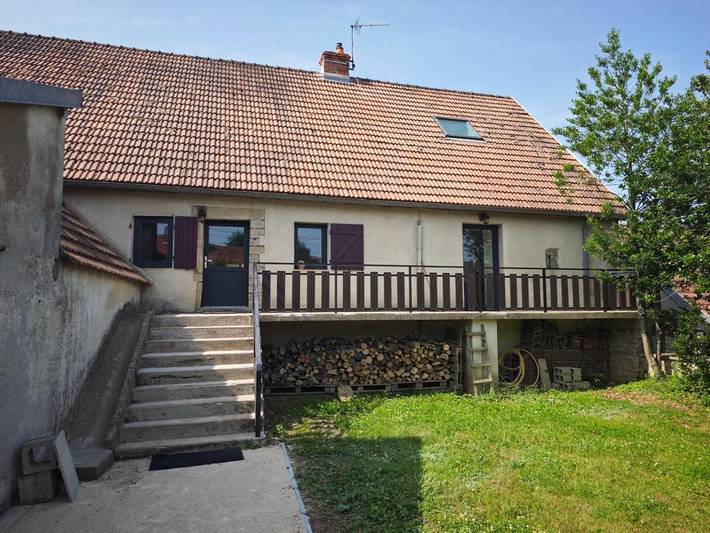 Gîte pour 10 personnes, avec jardin, adapté aux familles dans Velogny