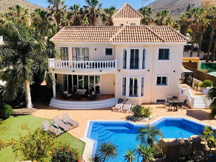 Casa rural para 9 personas, con Balcón y Terraza además de Jardín y Piscina en La Azohía
