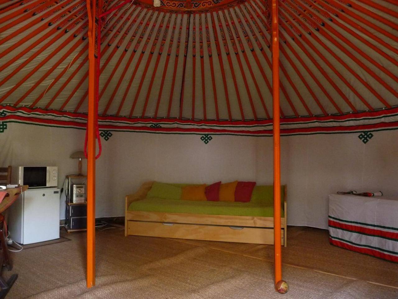 Tent (4 Adults) in Villeneuve-lès-Avignon, Région de Nîmes