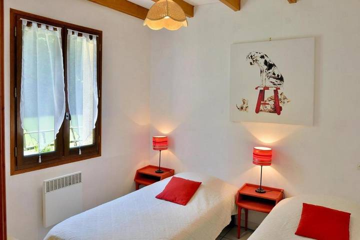 Location de vacances pour 4 personnes, avec piscine ainsi que terrasse et vue, animaux acceptés à Sergeac - 4