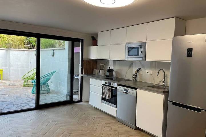 Location de vacances pour 3 personnes, avec jacuzzi et balcon à La Courneuve