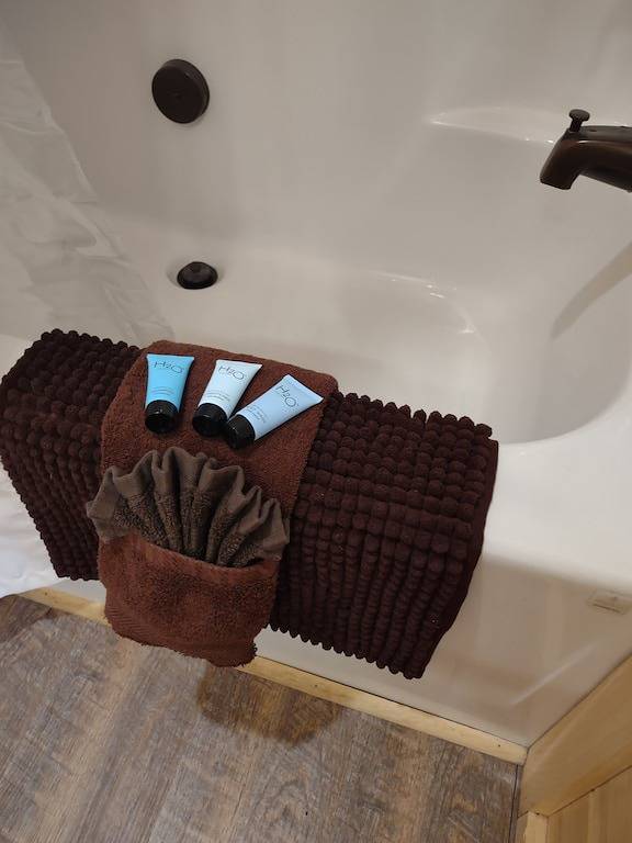 Log Cabin for 4 Guests in Bryson City, Fontana Lake