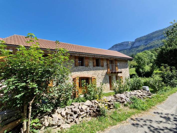Gîte pour 6 personnes, avec terrasse et jardin