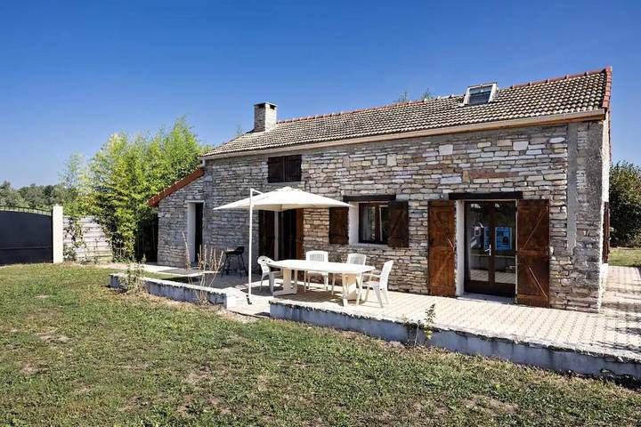 Gîte pour 8 personnes, avec jardin et piscine à Saint-Marcel (Saône-et-Loire)