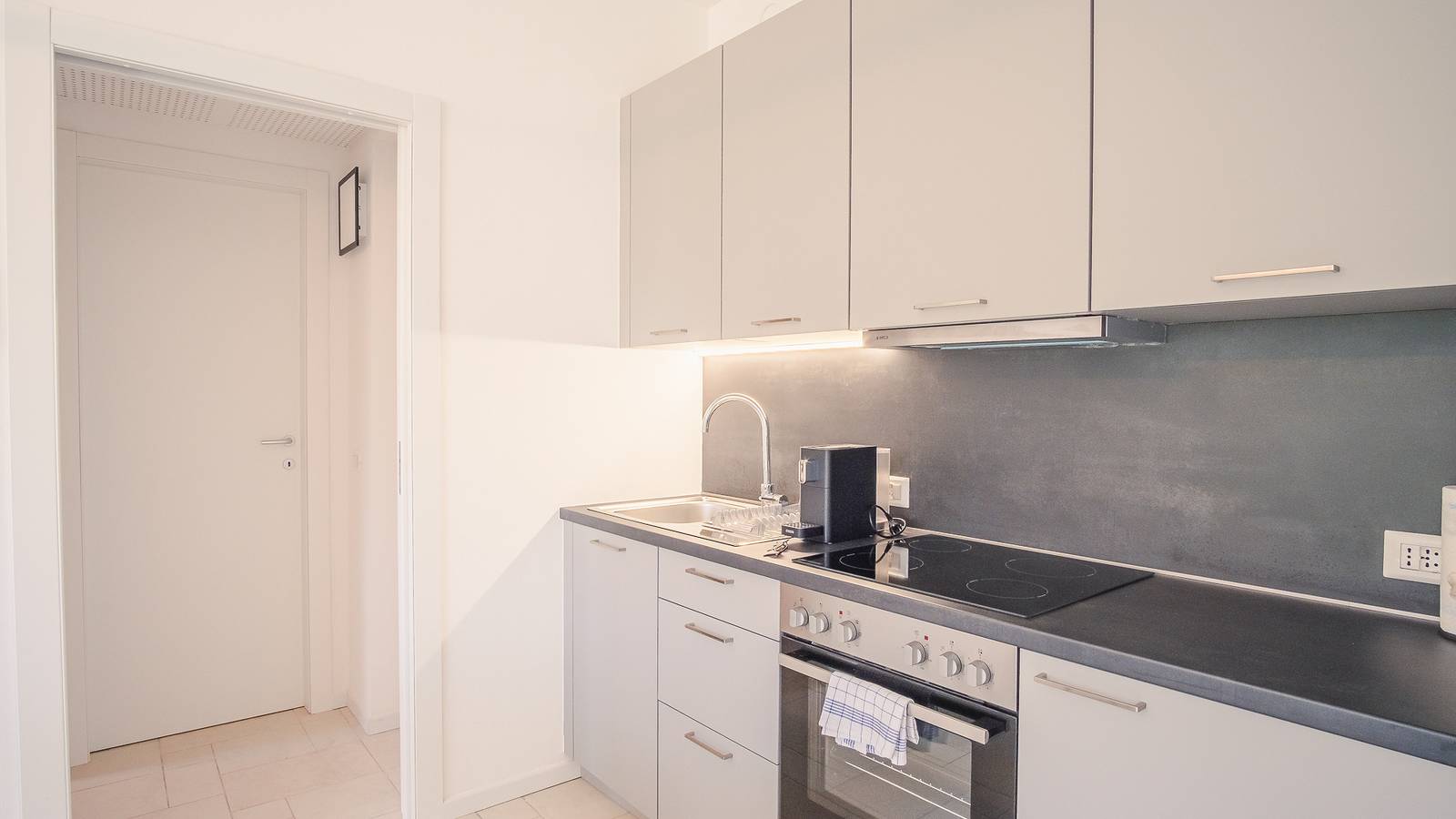 Ganze Wohnung, Ferienwohnung für 4 Personen mit Pool in Padenghe sul Garda, Gardasee-Berge