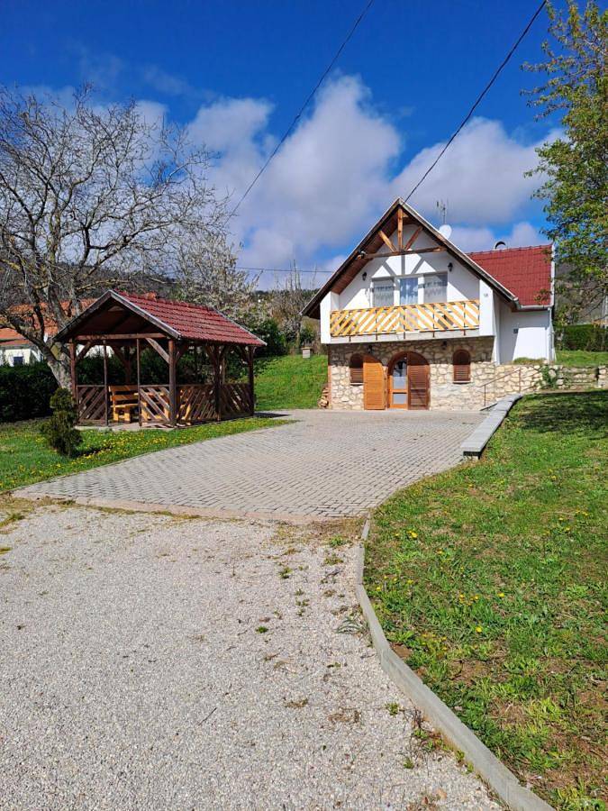Ferienhaus für 4 Personen, mit Balkon und Terrasse sowie Garten in Balatongyörök