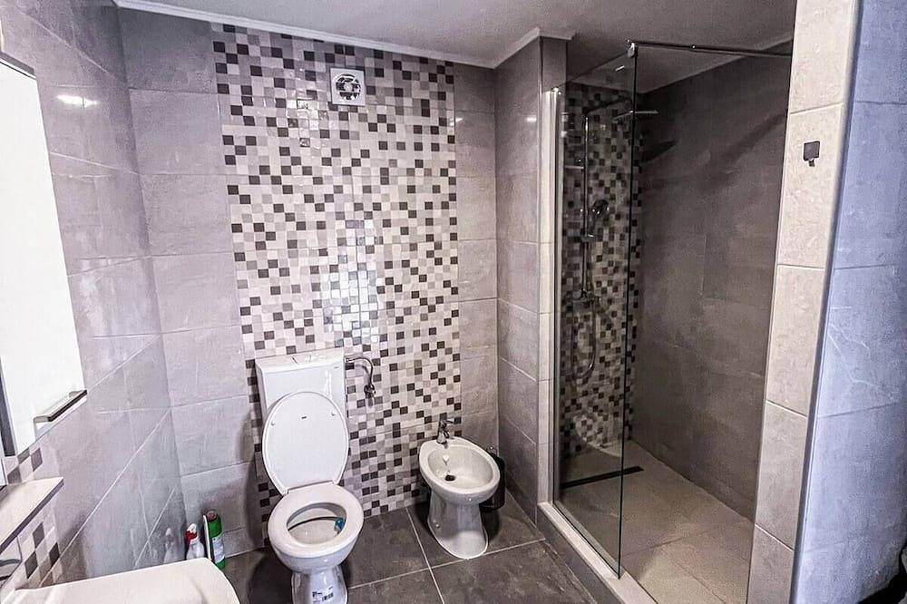 Ganze Wohnung, Spacious 5-bedroom/duplex apartment with amazing view near Split centre. in Kastel Sucurac, Kaštela
