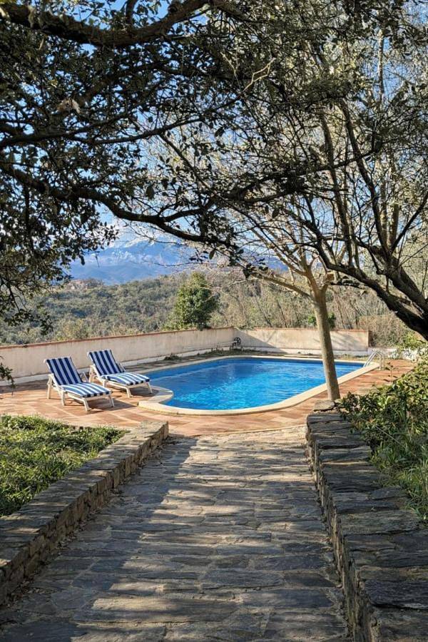 Gîte pour 2 personnes, avec vue ainsi que jardin et piscine à Bélesta