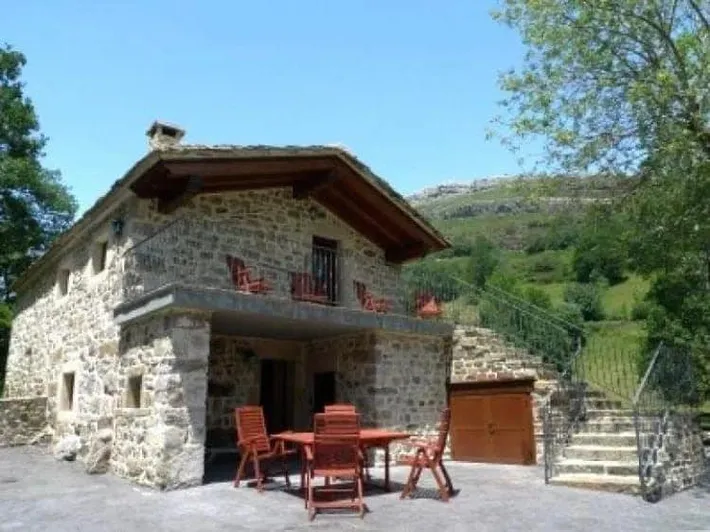 Casa de vacaciones para 10 personas, con jardín además de terraza y vistas, Se admiten mascotas - 1