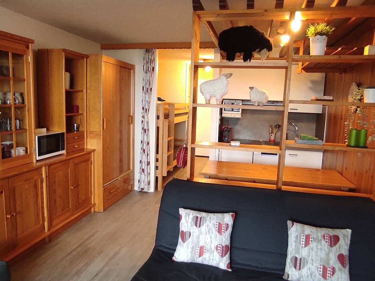 Entire studio, Cozy studio for 5 people at the foot of the slopes in Super Besse in Super Besse, Besse-et-Saint-Anastaise