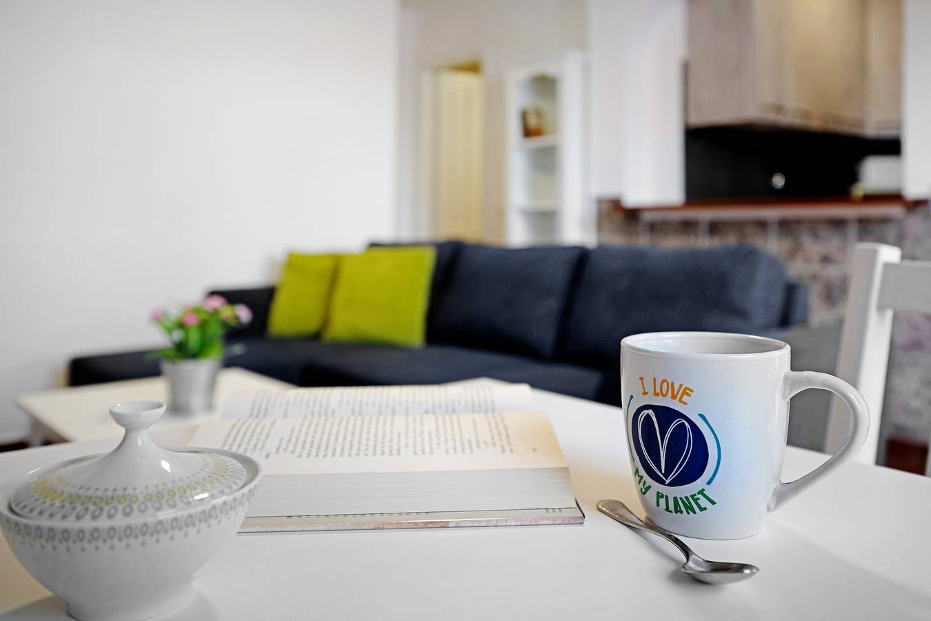 Apartamento entero, Apartamento vacacional "White Sun' con terraza privada y Wi-Fi in Playa Honda, San Bartolomé