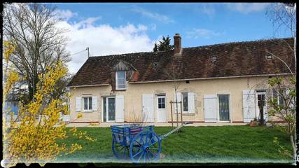 Gîte pour 6 personnes, avec piscine ainsi que vue et jardin dans Villetrun