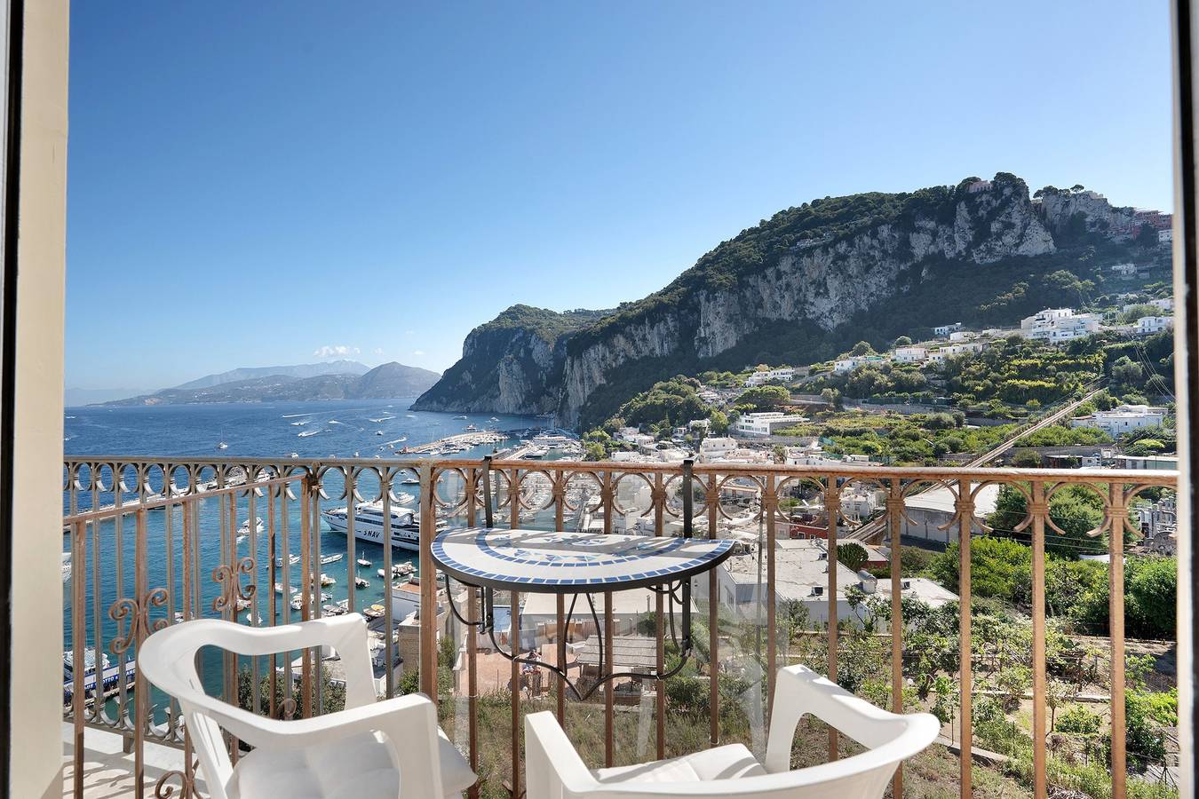 Casetta del Custode with sea view, Wi-Fi, and air conditioning in Spiaggia Libera di Marina Grande, Capri