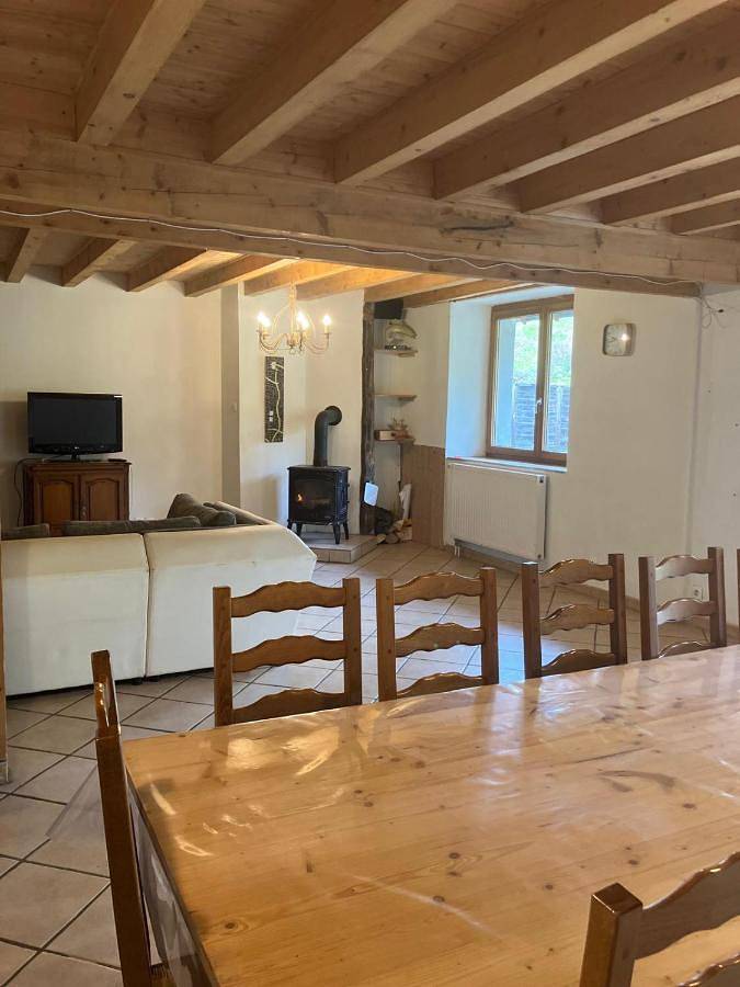 Location de vacances pour 14 personnes, avec piscine et jardin dans Mesnay - 3